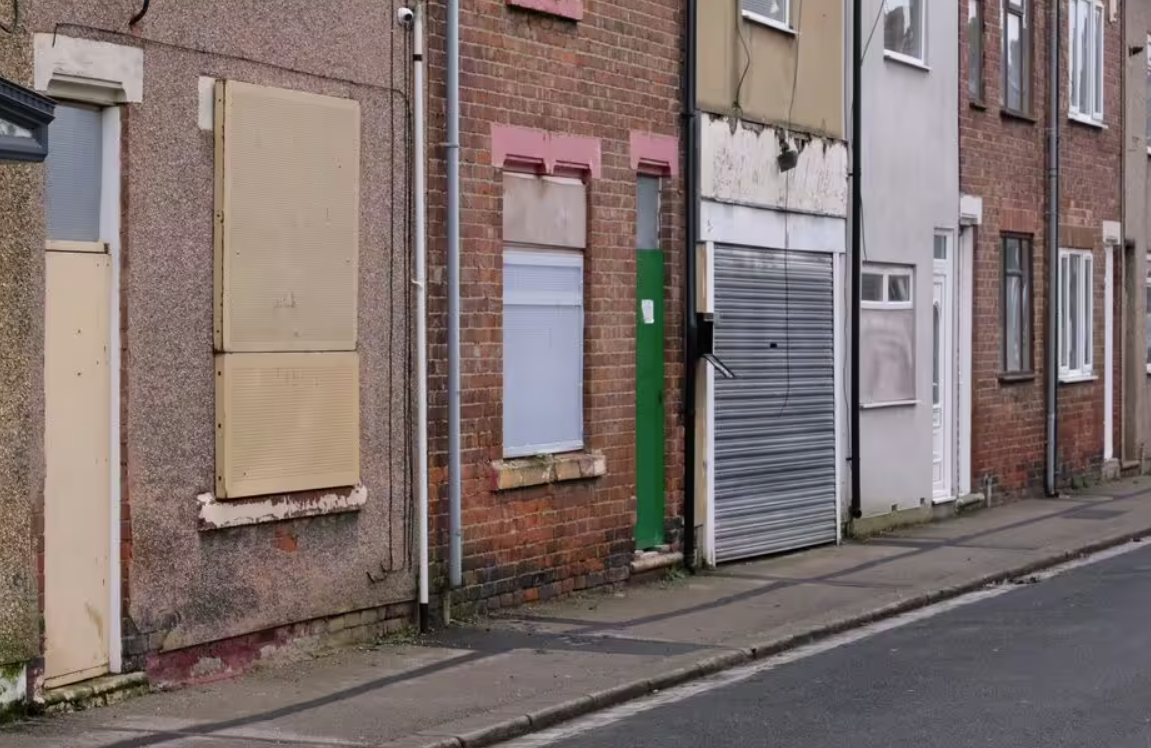 Evlərin 1 funt-sterlinqə satıldığı və binaların 